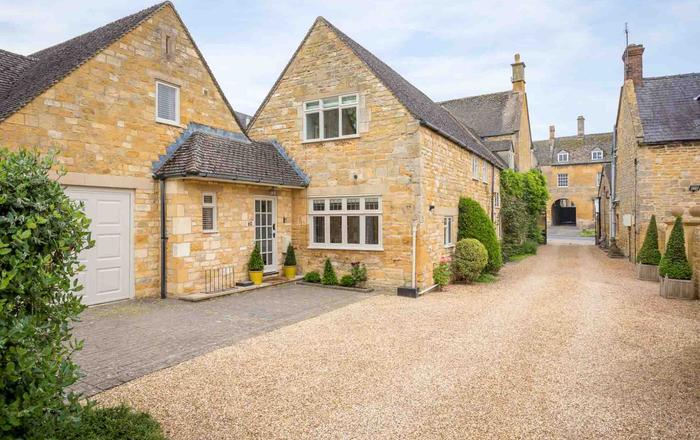 Holiday Cottages In Broadway Love Cottages
