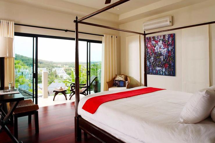 Master bedroom with 4 poster king size bed, balcony overlooking views of the valley, and en-suite bathroom