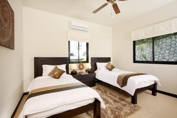 Bedroom 2 with two twin single beds, air conditioning, ceiling fan and en-suite bathroom