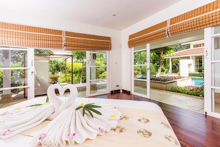 Bedroom 1 - spacious with a wonderful pool view