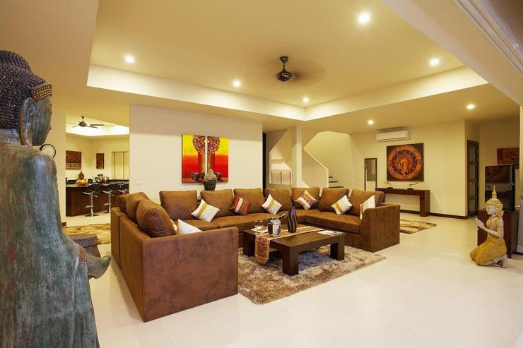 Striking living room with large sofa conveniently located adjacent to the kitchin and dining area