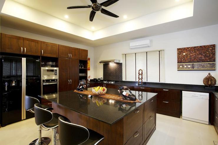 Full-fitted Western kitchen, complete with breakfast bar