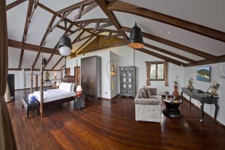 Large Thai Luxurious Master Bedroom