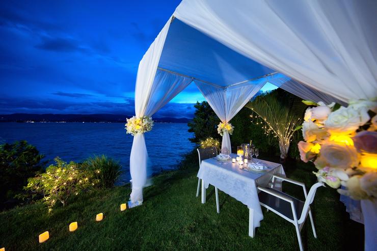 Dining on the Lawn by the sea