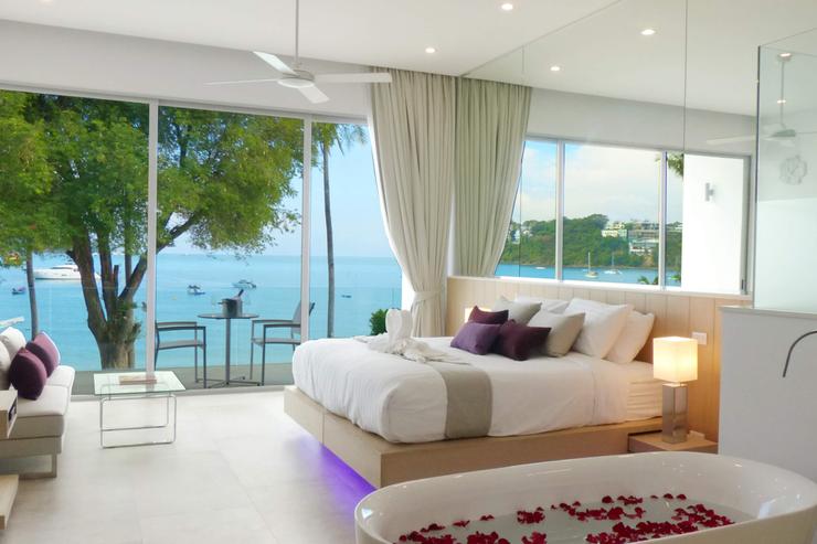 Contemporary bedrooms with luxurious bathrooms, balcony, panoramic sea views, high ceilings, floor-to-ceiling glass and silent air-conditioning.