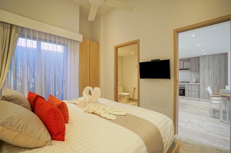 Bedroom 2 enjoys the same luxury facilities with en-suite and may also be setup as a twin room.