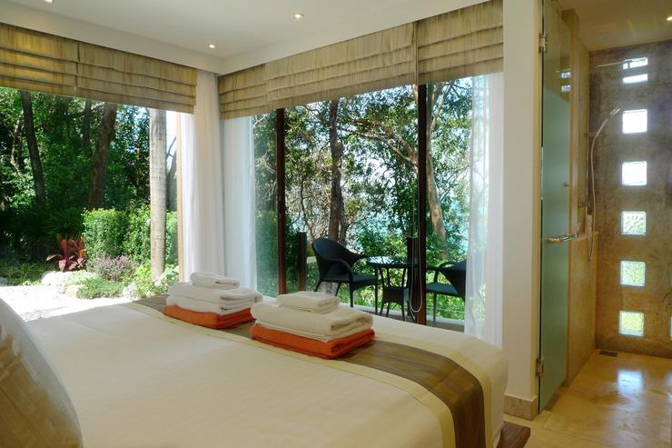 Enjoying over 7 meters of wrap-around windows you will enjoy a panoramic views of the sea and also the lush tropical forest of Sri Panwa.