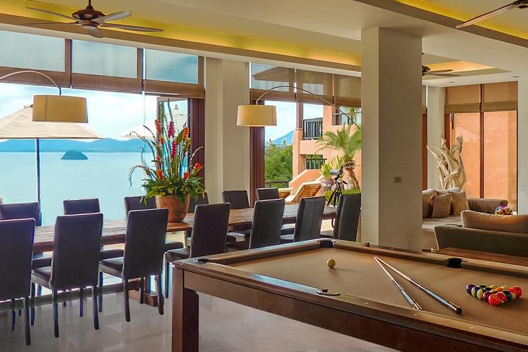 Villa Baan Chirawan offers you spacious open-plan outdoor/indoor sea view living at its finest.