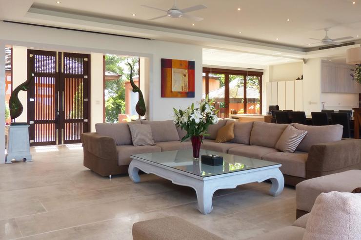 Once you enter the Main Pavillion through the 3m high teak doors you realise you have entered a very special villa. The living area over 170m2 is not only spacious but also offers you beautiful sea vi