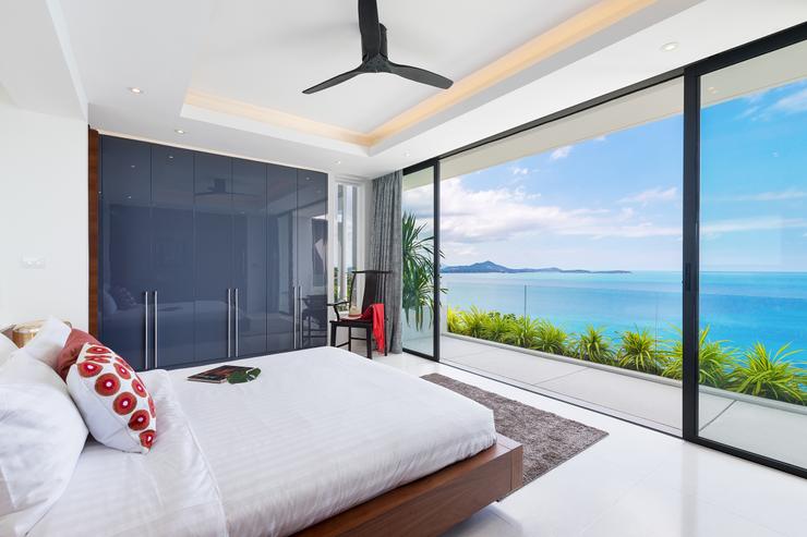 Villa Veasna - The master bedroom with the Chaweng Bay and the Gulf of Siam on panoramic display